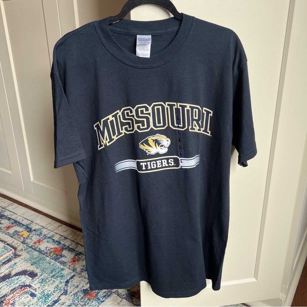 NWT Missouri Tigers Mizzou Black Graphic T-Shirt Adult Large
